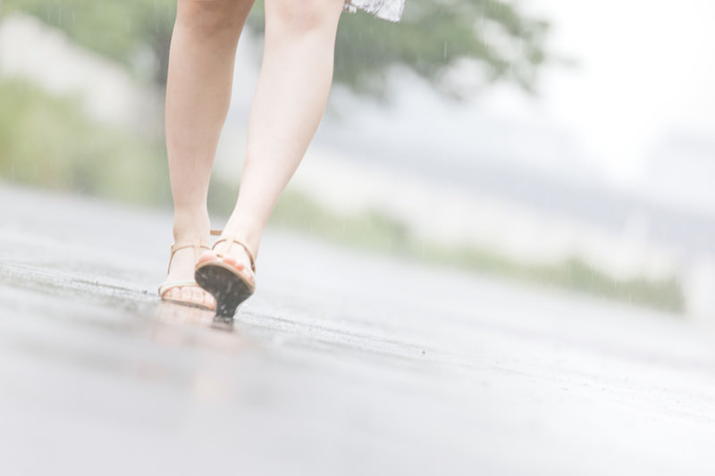 雨の日の足元